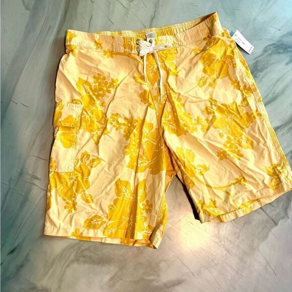 NWT New OLD NAVY Yellow Hawaiian Floral Cargo Board Shorts Swim Trunks Mens L - Picture 1 of 3
